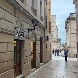 https://bruna-luka-city-centre.hotelinzadar.com